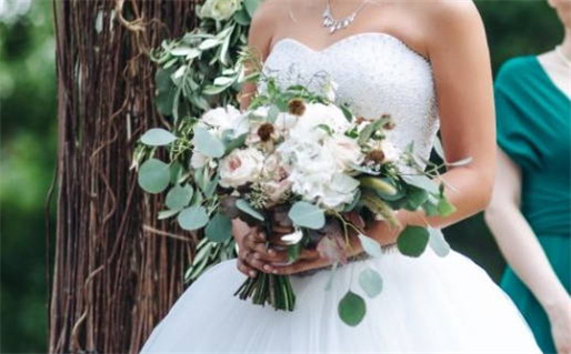 今日农历二〇三〇年冬月廿六黄历办婚礼不适宜吗,结婚吉日