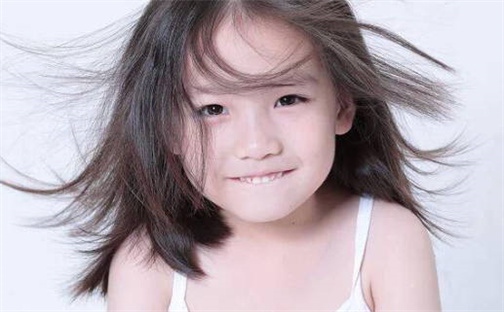 《马姓女宝名字分析：阳光活泼的五行特征与命名技巧》