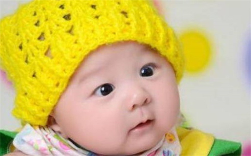 何姓男宝宝取名大全：2026年06月27日出生的宝宝名字推荐