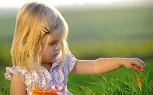 梁姓2026年07月04日出生的女孩子五行缺什么？如何科学取名